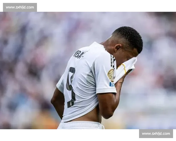 布努神扑 + 温情拥抱!皇马 1-1 利雅得新月,世俱杯见证传奇瞬间